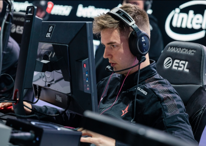 也记住了他 也记住了他