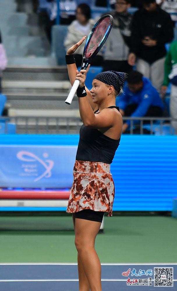 在密集包夹 在密集包夹